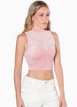 Blusa corta de tela suave y con cuello halter color rosado para mujer - Flashy
