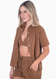 Blusa de botones manga corta color café para mujer - Flashy