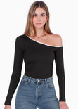 Blusa manga larga con un hombro descubierto y sesgo en contraste en escote color negro para mujer - Flashy