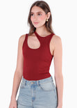 Blusa sin mangas con cut out en escote color vino para mujer - Flashy