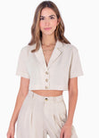 Blusa tipo sastre corto de lino manga corta con cuello y botones color beige para mujer - Flashy