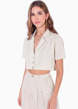 Blusa tipo sastre corto de lino manga corta con cuello y botones color beige para mujer - Flashy