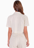 Blusa tipo sastre corto de lino manga corta con cuello y botones color beige para mujer - Flashy