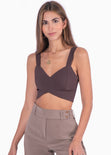 Crop top de tiras con cruce en frente y escote en v color café para mujer - Flashy