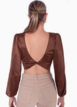 Crop top manga larga con mangas englobadas y espalda con entorchado color café para mujer - Flashy