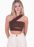 Crop top strapless con cut out y cargadera en diagonal color café para mujer - Flashy