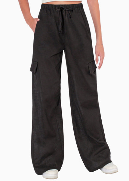 Pantalón ancho tipo lino con bolsillos cargo, elástico en cintura y anudado - OBERTA