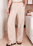 Pantalón en tela tipo lino wide leg con tapas tipo cargo color beige para mujer - Flashy