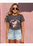 Camiseta estampada "rebel tour" color gris para mujer - Flashy