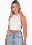 Crop top con escote halter y textura de encaje color blanco, marfil para mujer - Flashy