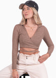 Crop top manga larga con escote en v y anudados color beige para mujer - Flashy