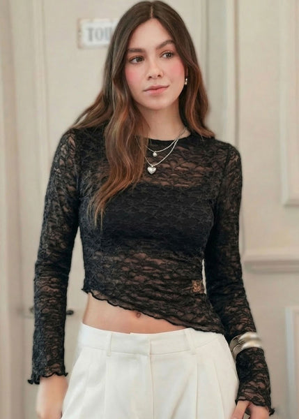 Blusa en encaje con manga campana y ruedo asimetrico - SEGOVIA.NEGRO