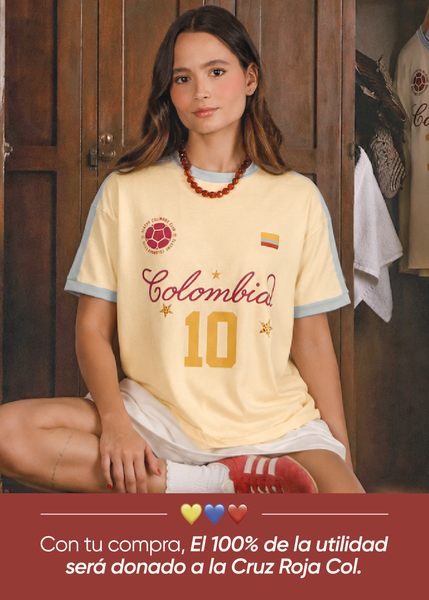 Camiseta oversize color amarillo con contraste azul en cuello, puños y hombros - COLOMBIA