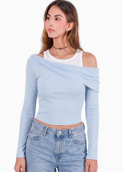 Blusa asimétrica de manga larga con tank top en la parte inferior  - PUEBLA