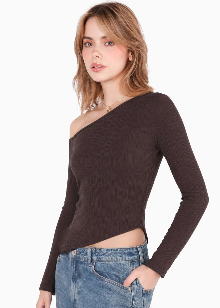 Blusa asimétrica manga larga de color café - BAHIA
