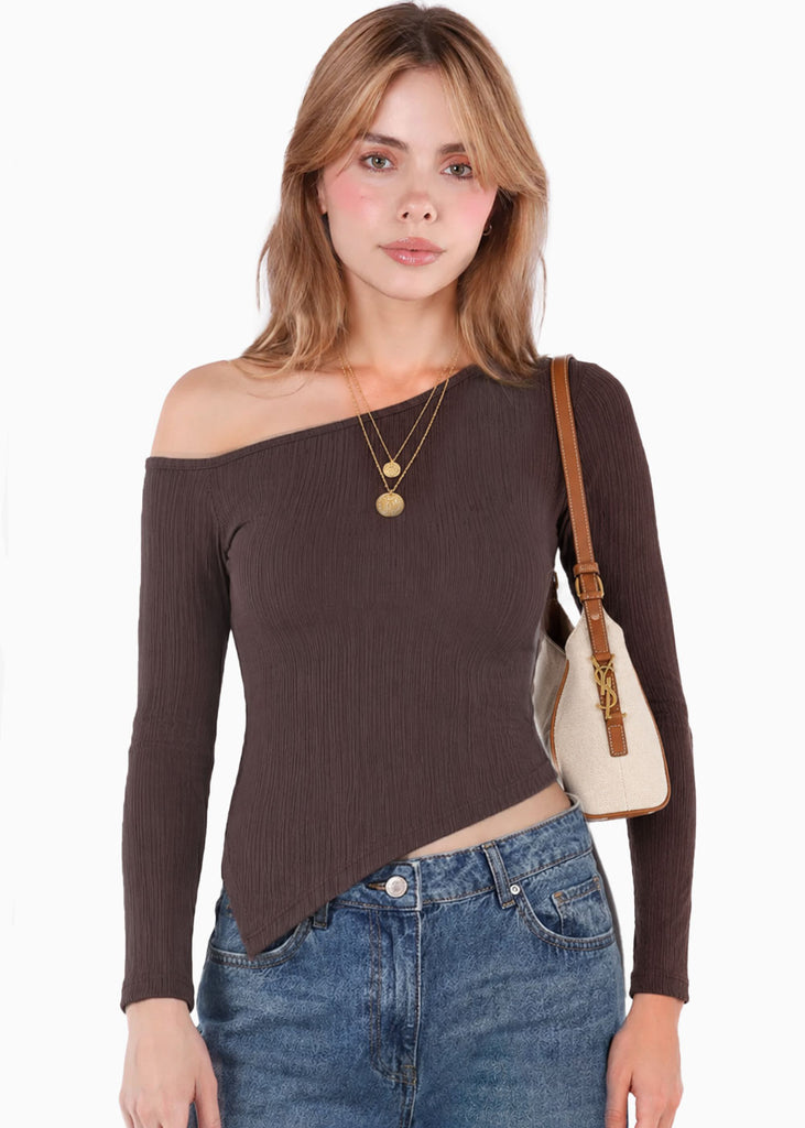 Blusa asimétrica manga larga de color café - BAHIA