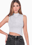 Blusa con cuello alto, sin mangas y ruedo asimétrico color plateado para mujer - Flashy