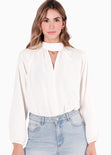 Blusa con cuello alto y mangas largas con volumen color blanco, marfil para mujer - Flashy