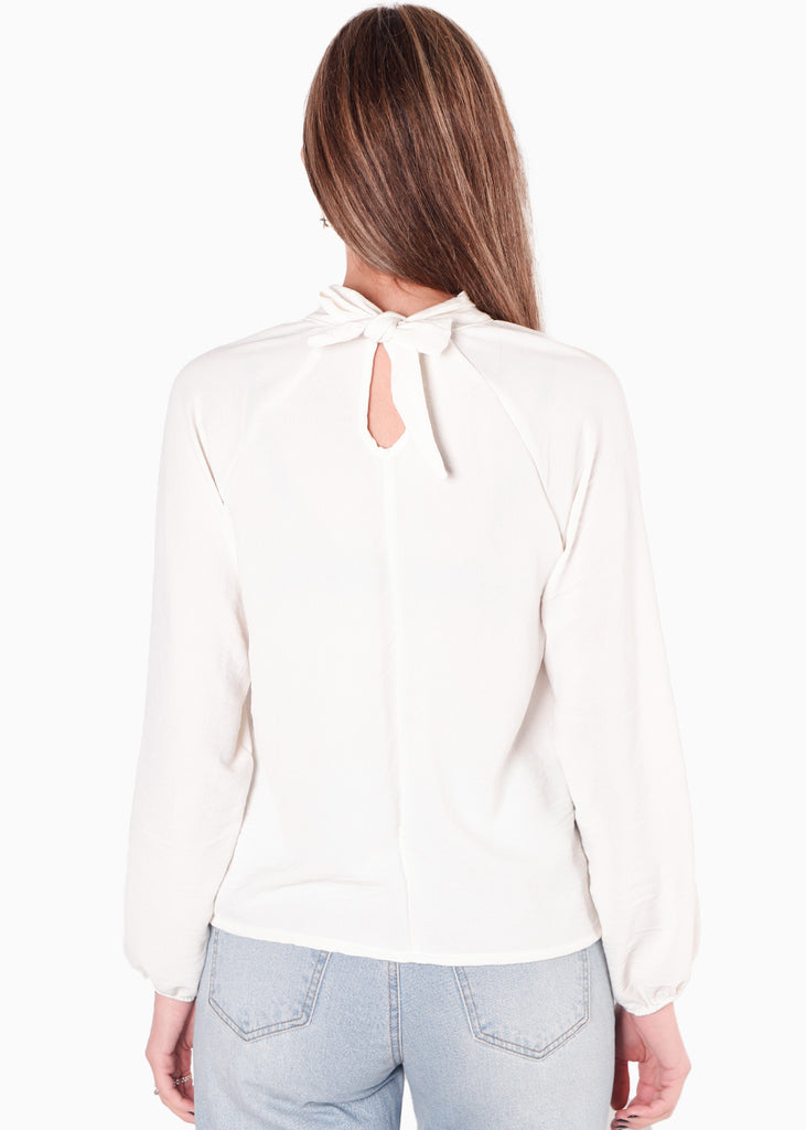 Blusa con cuello alto y mangas largas con volumen color blanco, marfil para mujer - Flashy