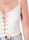 Blusa corta de tiras con ojaletes color blanco, marfil para mujer - Flashy