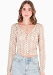 Blusa corta manga larga con botones color beige para mujer - Flashy