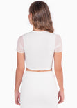 Blusa crop manga corta con malla en mangas color marfil para mujer - Flashy