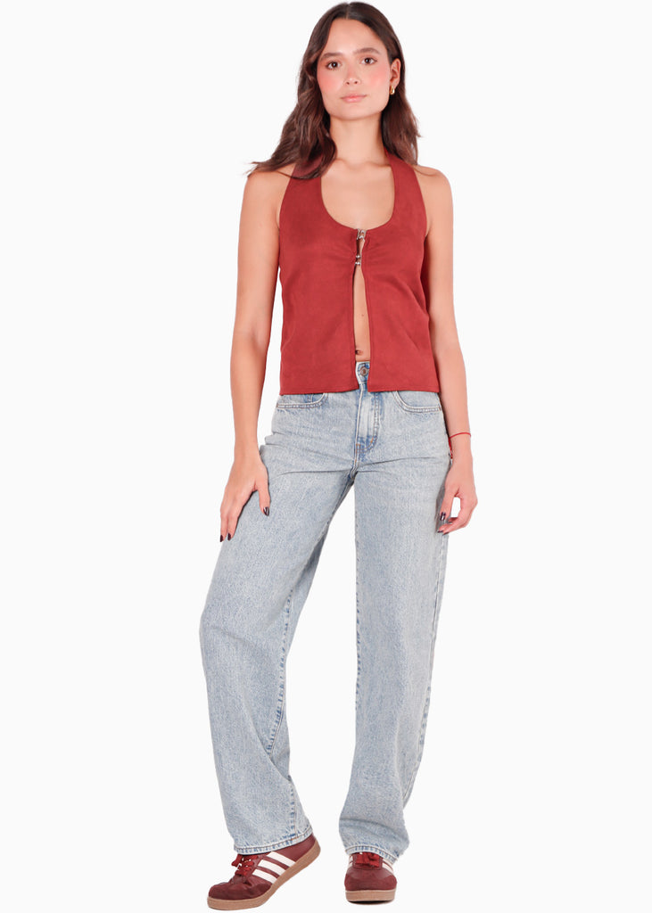 Blusa cuello halter con broches en escote color vino para mujer - Flashy