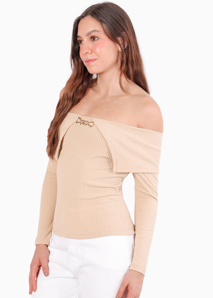 Blusa cuello campesino e insumo en escote  - MONTIEL