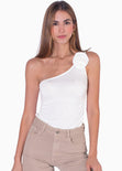 Blusa de un solo hombro con aplique de flor color marfil para mujer - Flashy