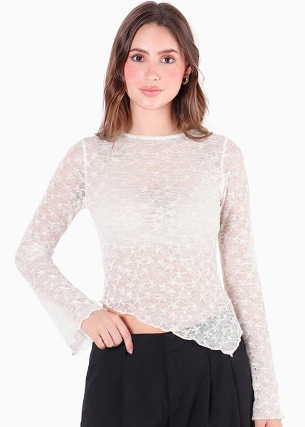 Blusa en encaje con manga campana y ruedo asimetrico - SEGOVIA.VAINILLA