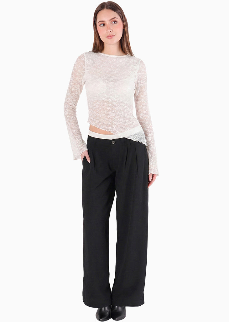 Blusa en encaje con manga campana y ruedo asimetrico - SEGOVIA.VAINILLA