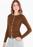 Blusa en rib con vivo en contraste en escote - CINNIA.CAFE