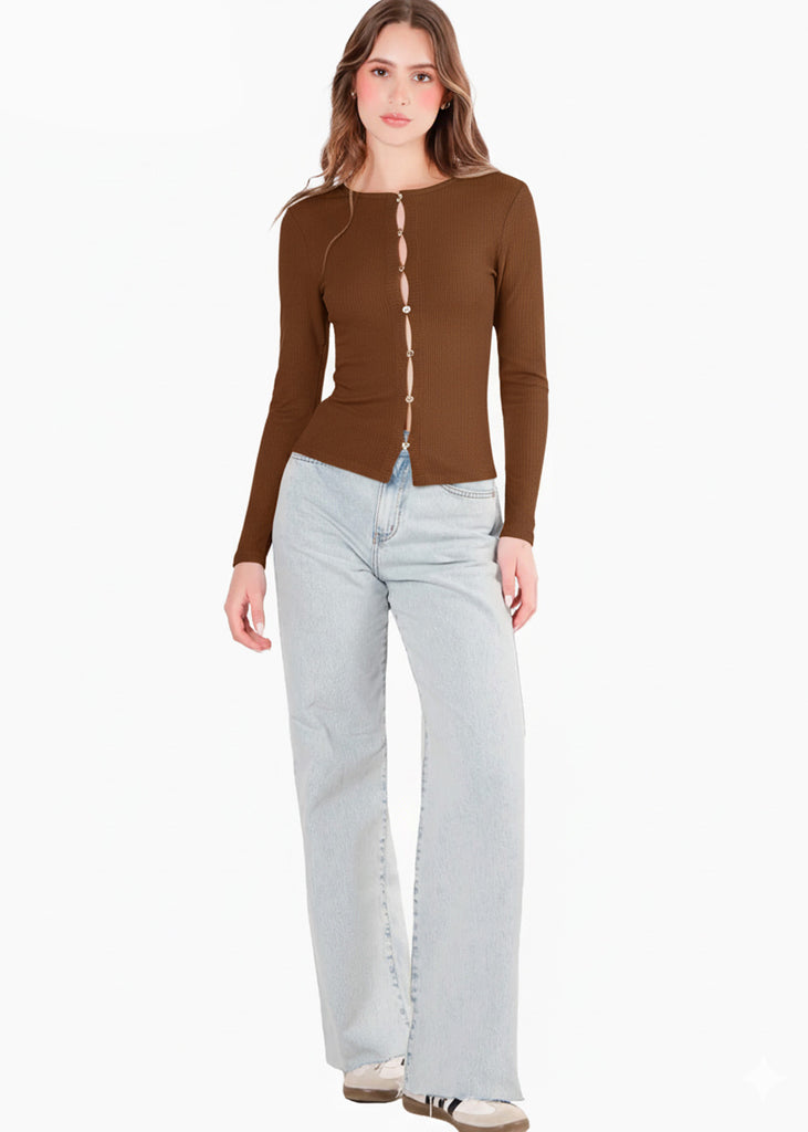Blusa en rib con vivo en contraste en escote - CINNIA.CAFE