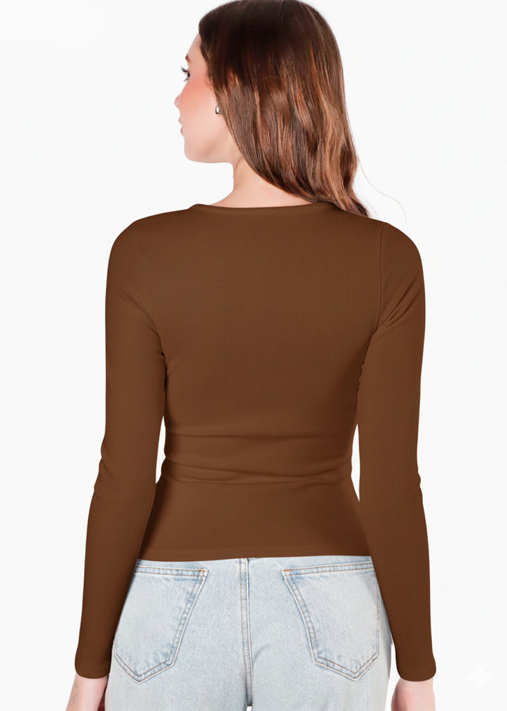 Blusa en rib con vivo en contraste en escote - CINNIA.CAFE