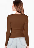 Blusa en rib con vivo en contraste en escote - CINNIA.CAFE