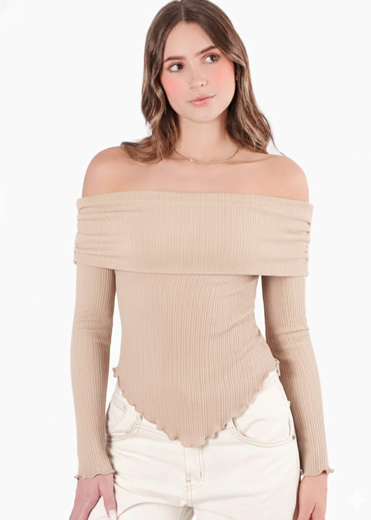 Blusa escote campesino con recogido en fajon - ANTURIO.BEIGE