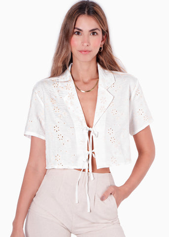 Blusa manga corta con cuello tipo solapa y anudados en frente color blanco, marfil para mujer - Flashy