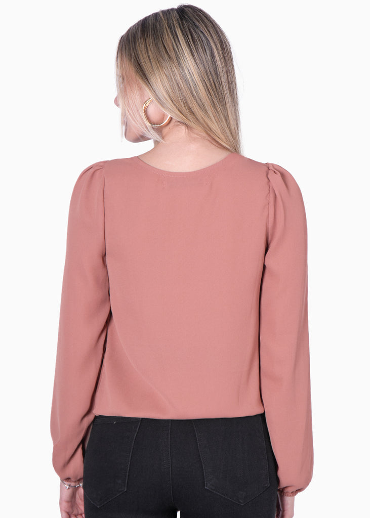 Blusa manga larga con escote cruzado y perlas - ILONA