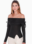 Blusa manga larga con escote off shoulder y recogidos en manga color negro para mujer - Flashy