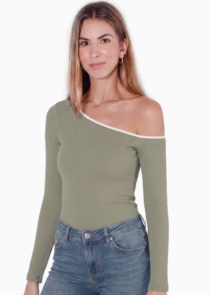 Blusa manga larga con un hombro descubierto y sesgo en contraste en escote - ALIX.VERDE