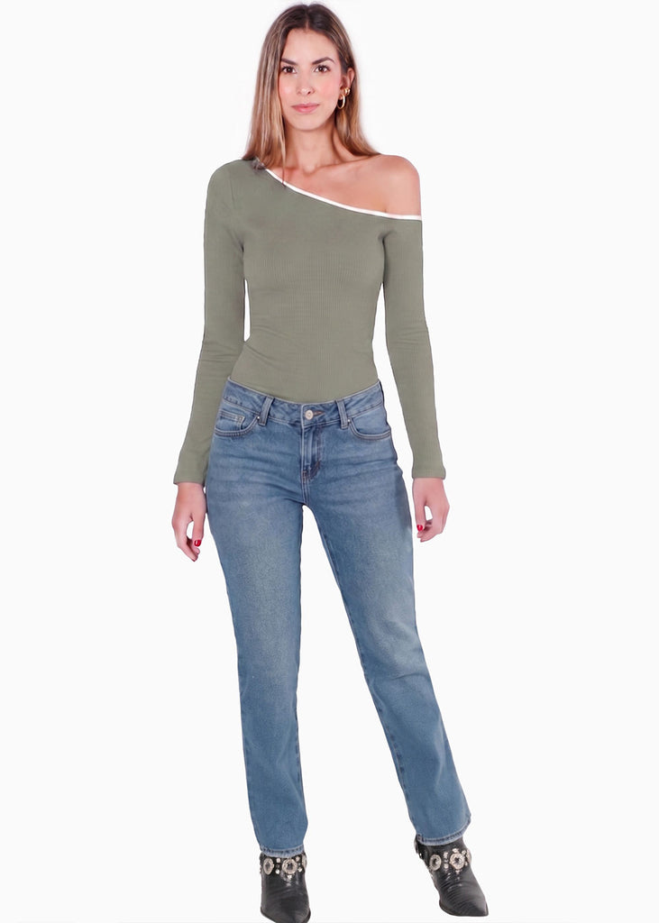 Blusa manga larga con un hombro descubierto y sesgo en contraste en escote - ALIX.VERDE