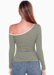 Blusa manga larga con un hombro descubierto y sesgo en contraste en escote - ALIX.VERDE