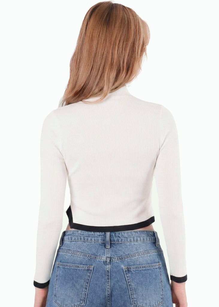 Blusa manga larga cuello alto contraste en ruedo - OPALO.MARFIL