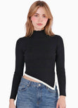 Blusa manga larga cuello alto contraste en ruedo - OPALO.NEGRO
