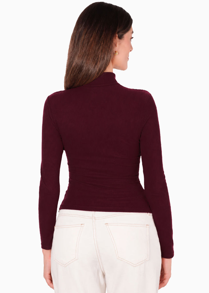 Blusa manga larga cuello tortuga de color vinotinto - AFRICA