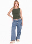 Blusa sin mangas con accesorio dorado en hombro - ALMANZA.VERDE