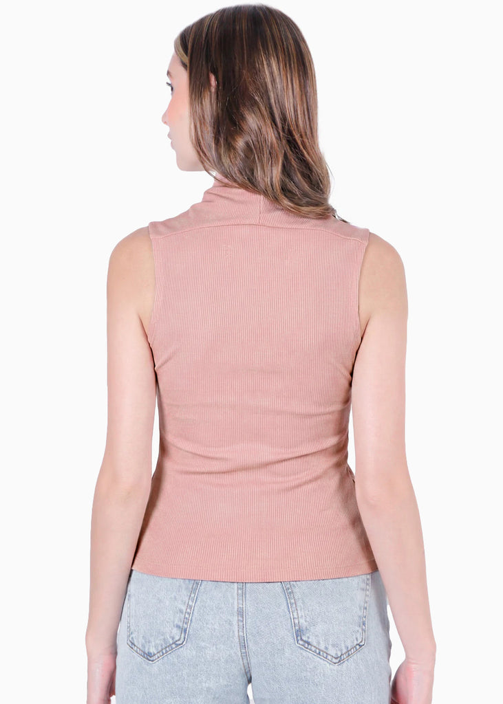 Blusa sin mangas con escote sobre el cuello en triangulo - RICHMOND.ROSA
