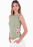 Blusa Tank Top con diseño flores en contraste - MENTA.VERDE