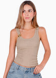 Blusa tank top con argolla de color beige - VERAPAZ.BEIGE