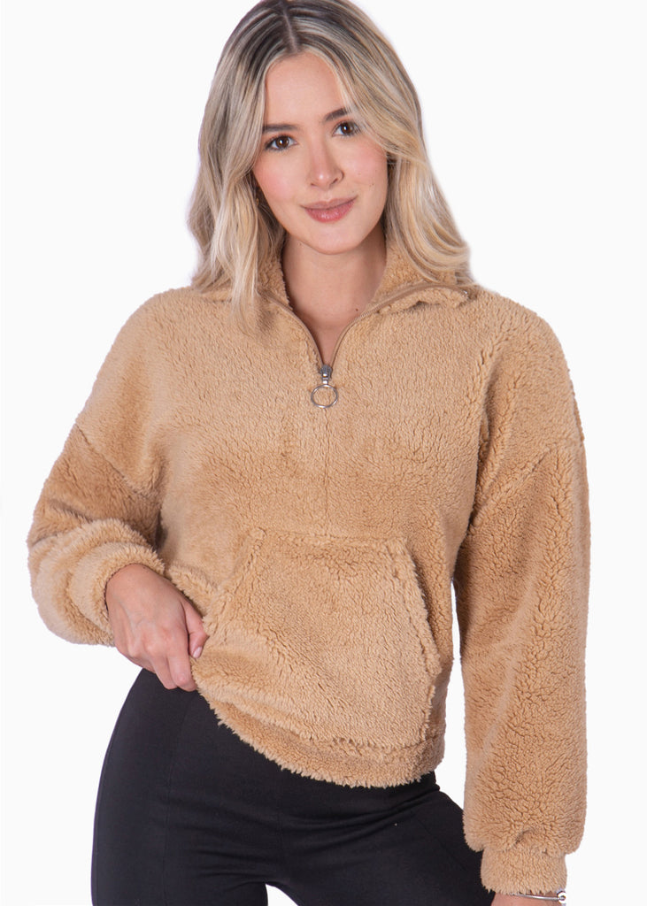 Buzo de pelo sintético con bolsillo en frente color beige, camel para mujer - Flashy